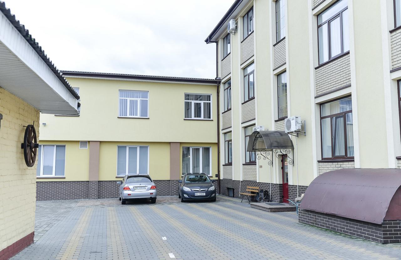 Nashe Misto Guest House Kovel Kültér fotó